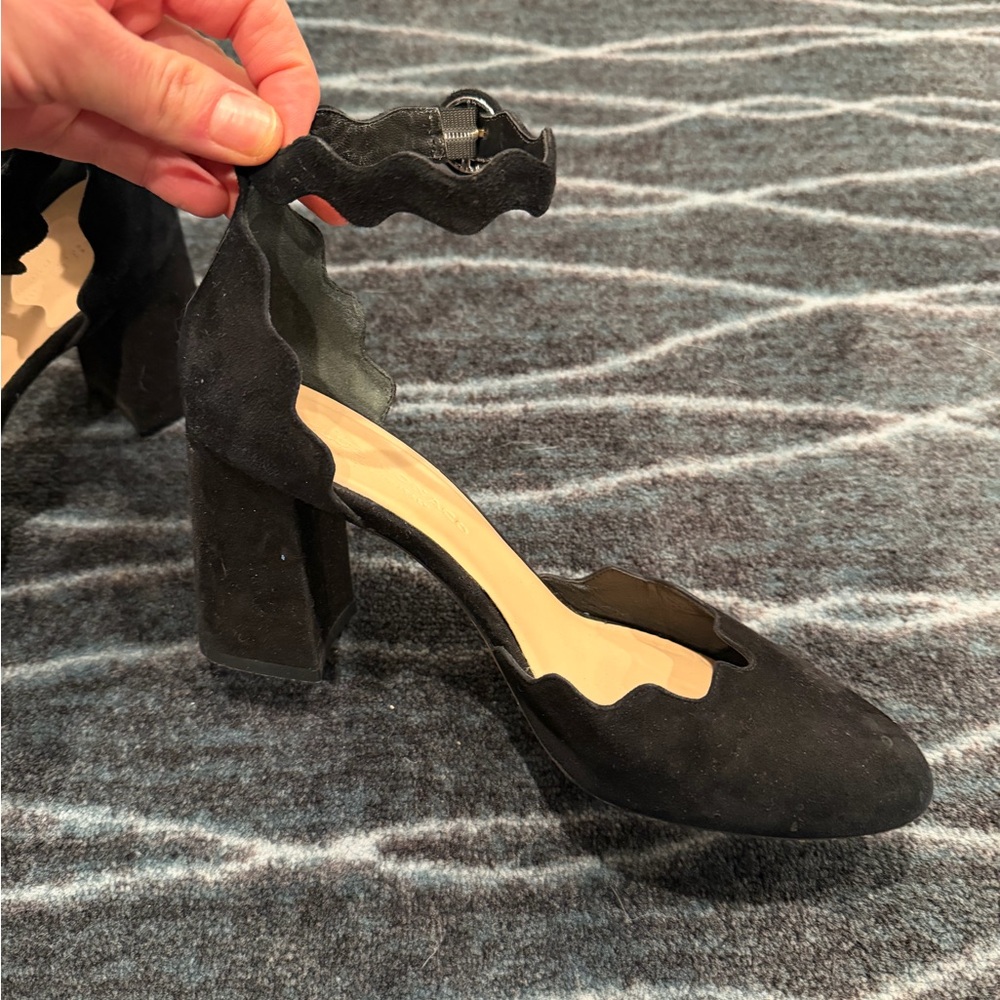 Club Monaco Scalloped suede block heels - Picture 4 of 4